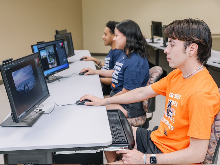 Communication students in the computer lab
