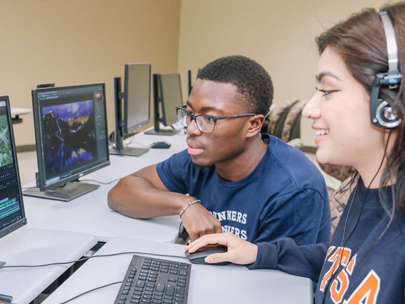 Communication students using Adobe Creative Suite